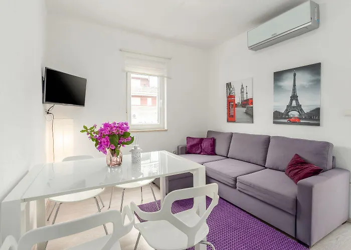 Modernes Apartment Nur 300 Meter Zum Strand Mit Terrasse, Privatparkplatz, Wifi