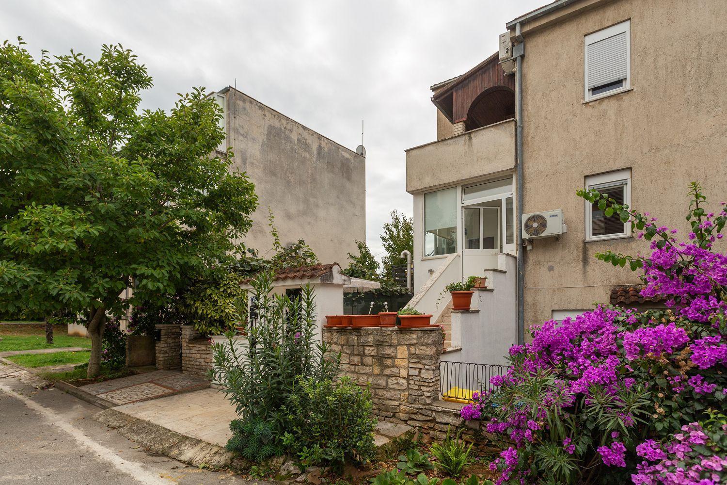 Modernes Nur 300 Meter Zum Mit Terrasse, Privatparkplatz, Wifi Apartment