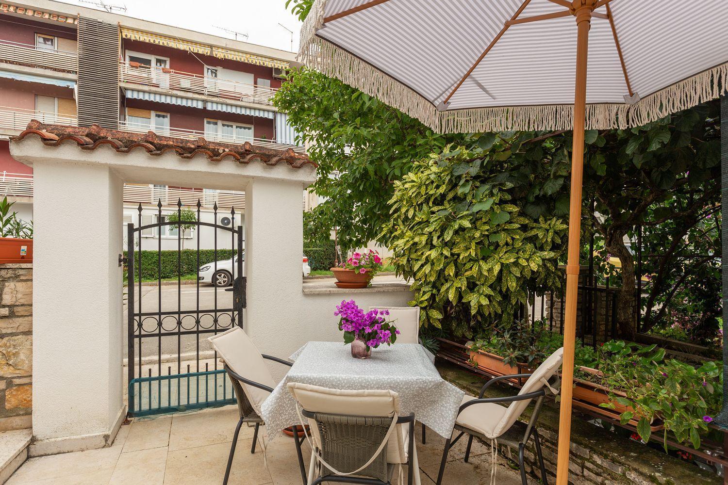 Modernes Nur 300 Meter Zum Mit Terrasse, Privatparkplatz, Wifi * Poreč