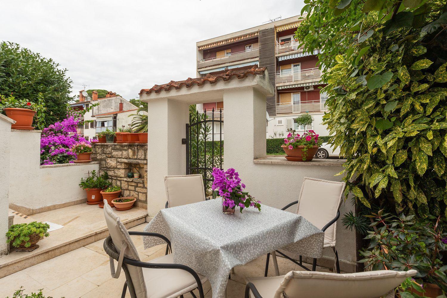 Modernes Nur 300 Meter Zum Mit Terrasse, Privatparkplatz, Wifi * Poreč